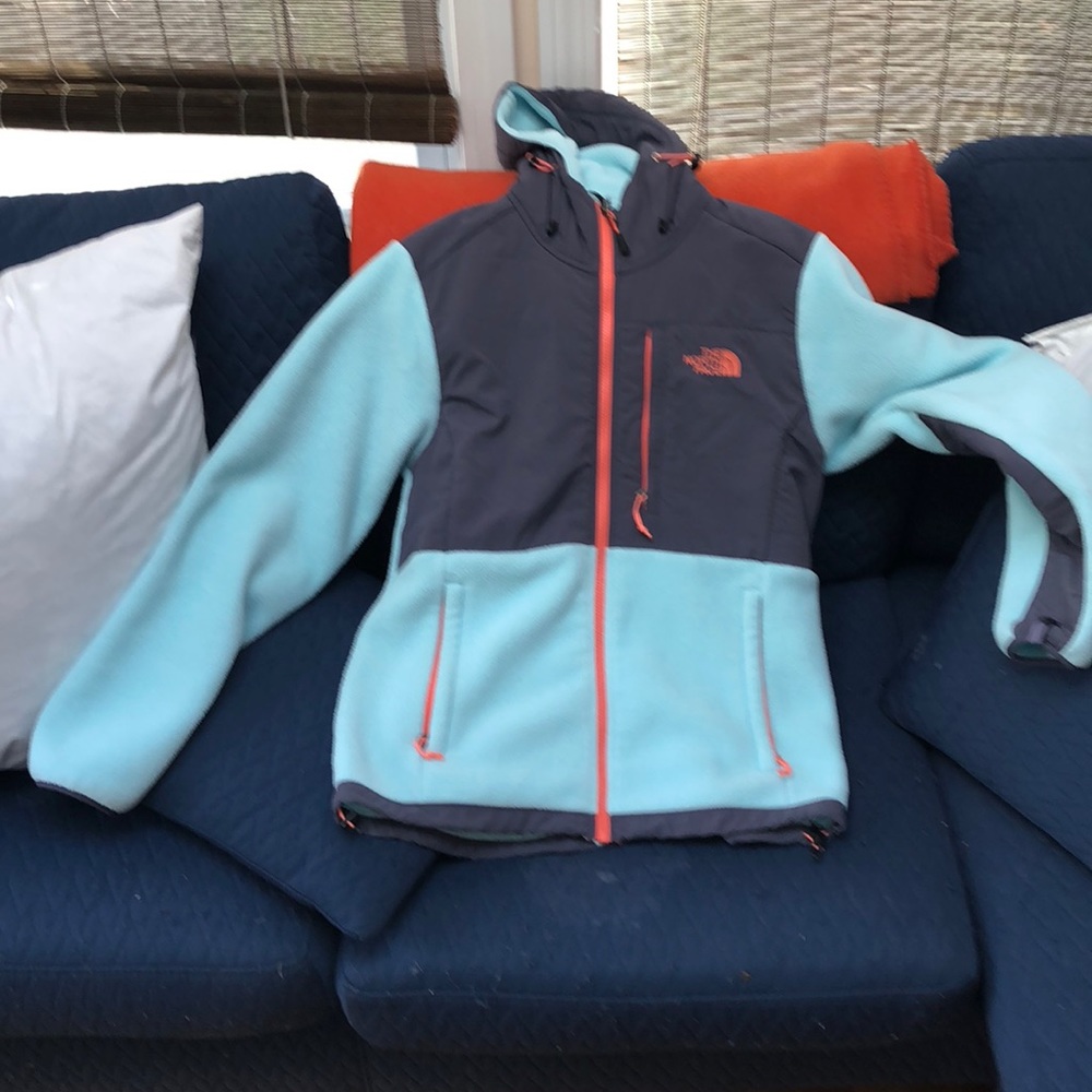 Women’s Northface hooded jacket